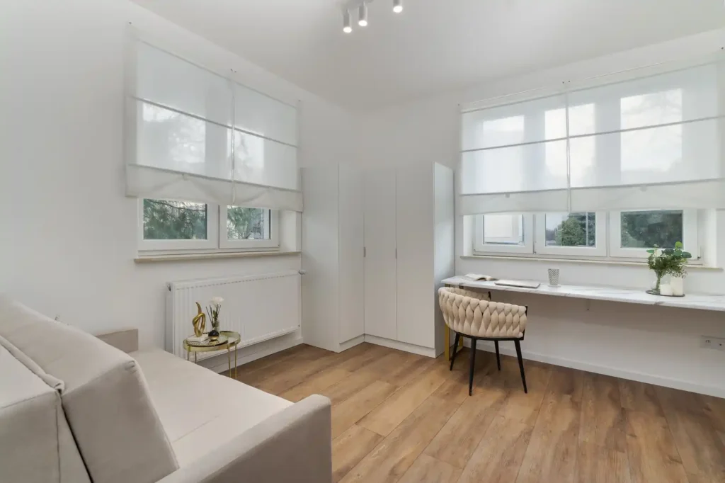 Light and neutral colors in a small home office