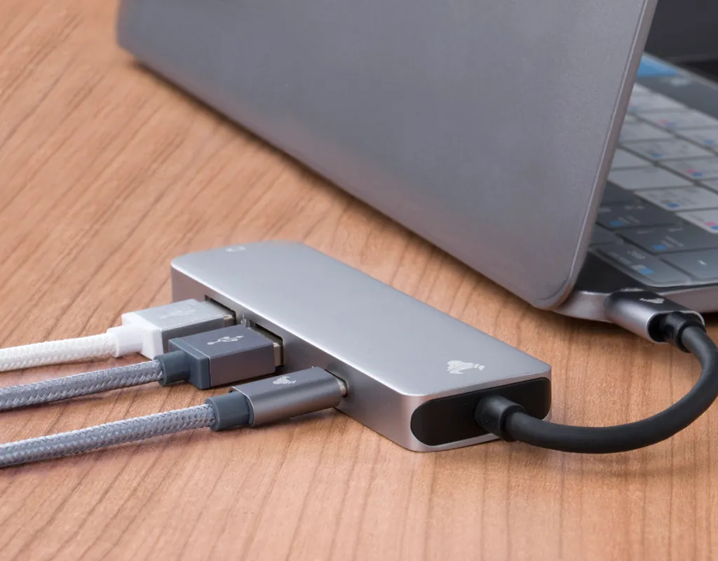 compact 4-port USB hub for a small home office