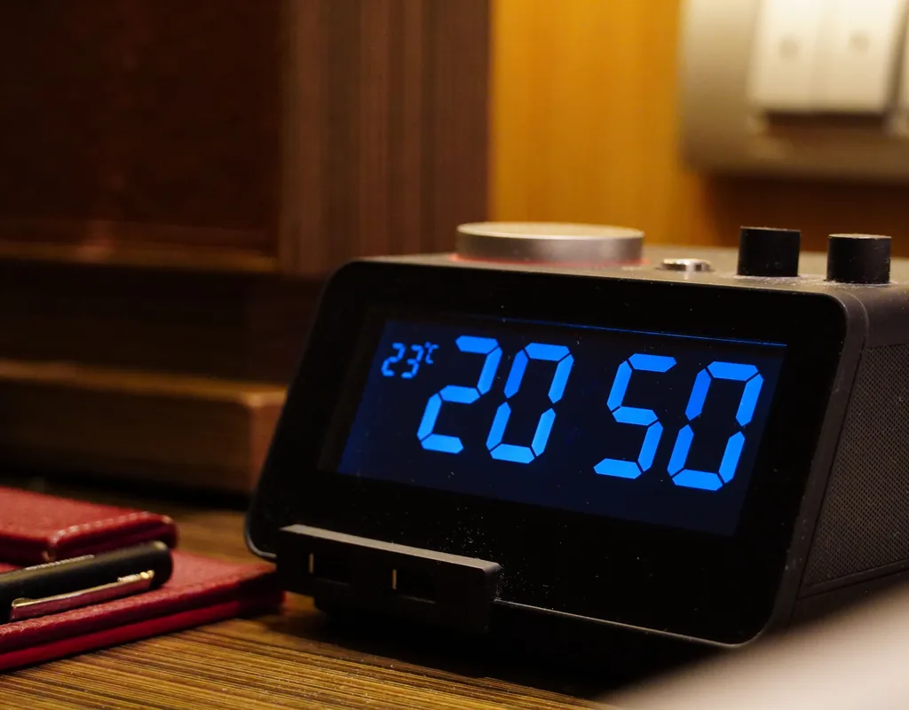 compact desk clocks for small home offices