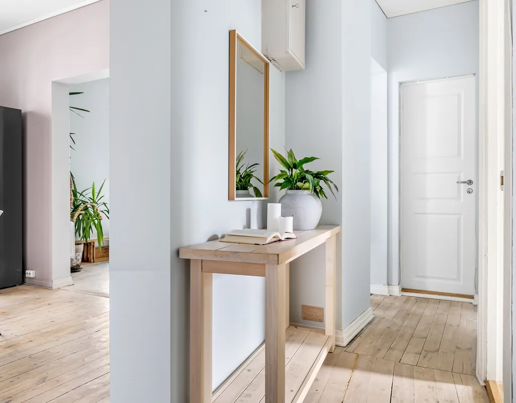 Small entryway ideas for making the most of a narrow space
