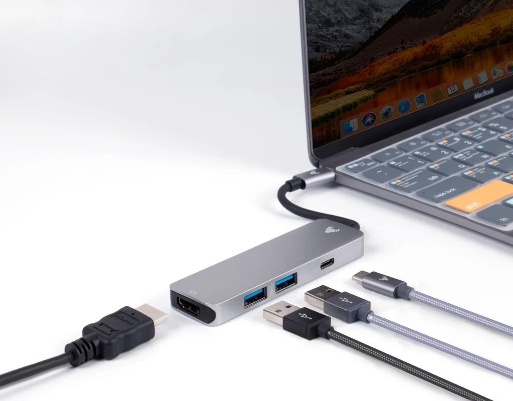 USB-C hub with HDMI for a small home office