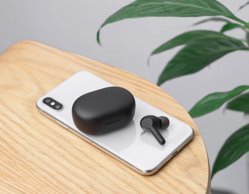 Wireless earbuds for frequent work calls
